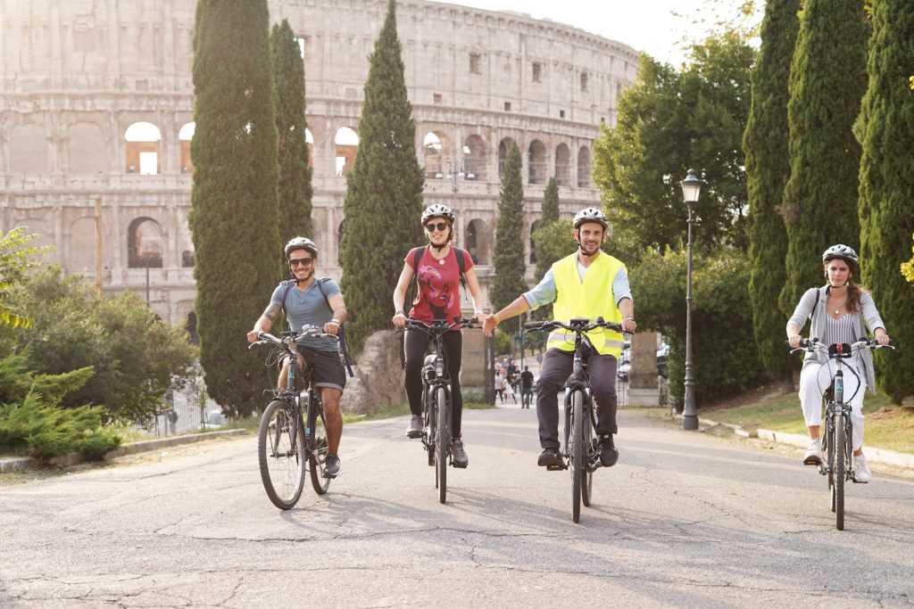 Colosseum_by_foot_or_bicycle 
