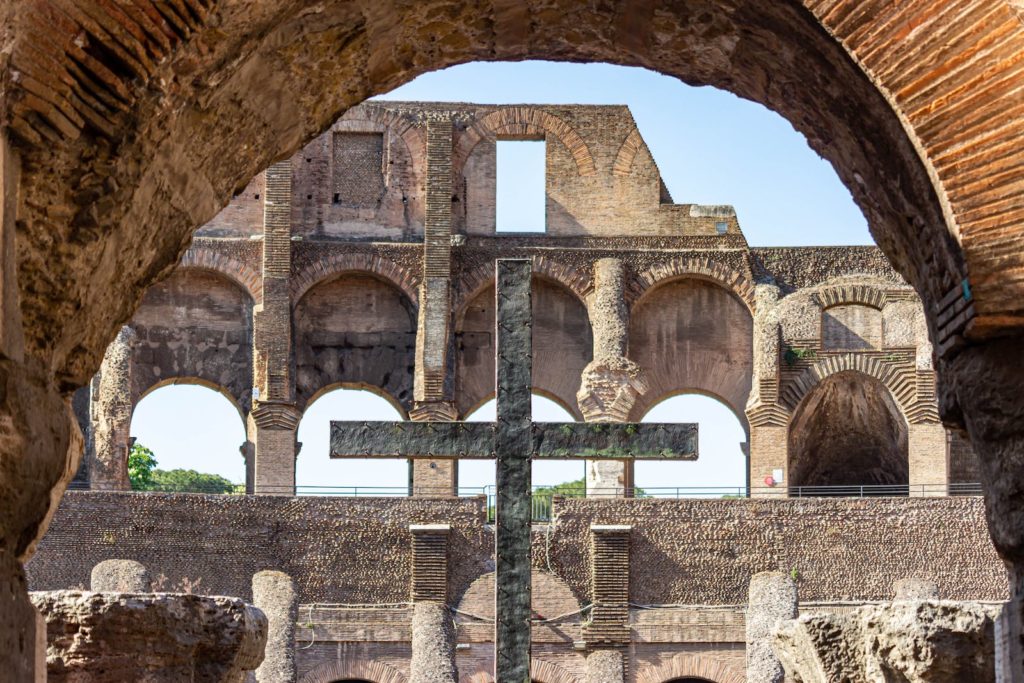 who built the colosseum 